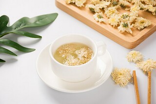 饮气吞声的成语解释（饮气吞声的成语解释是什么）